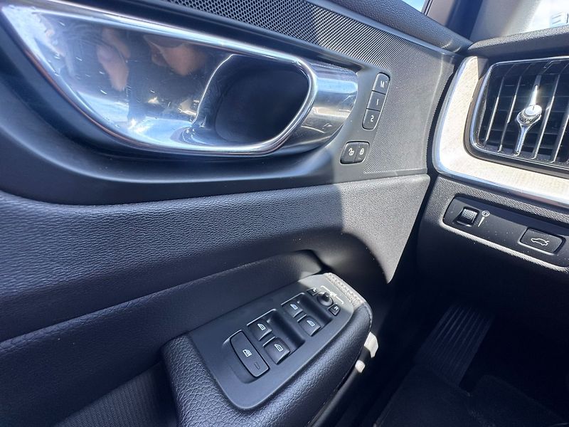 Volvo XC60 (2017) 2,0D 177KW POLESTAR BEZ AD BLU - fotka 27 z 49