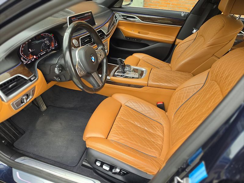 BMW Řada 7 (2020) 740d xDrive Sedan - fotka 18 z 30