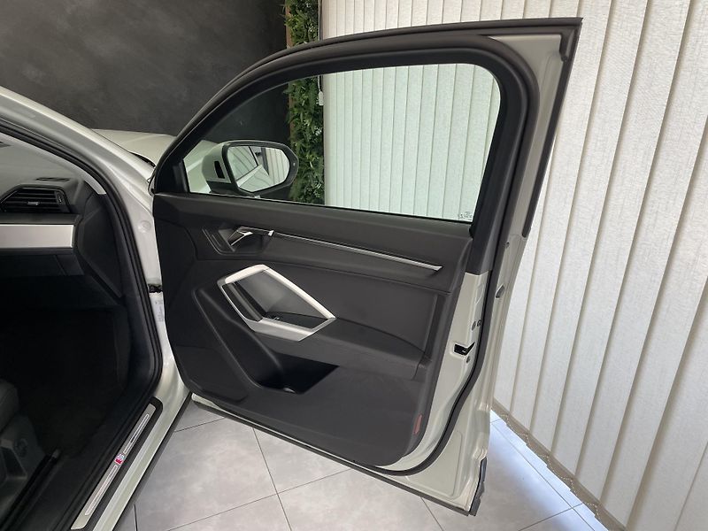 Audi Q3 40TDi ČR Sportback REZERVACE - fotka 13 z 32