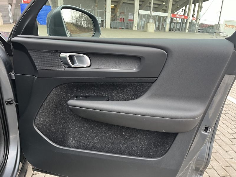 Volvo XC40 D3 Automat ČR 1.majitel - fotka 35 z 45
