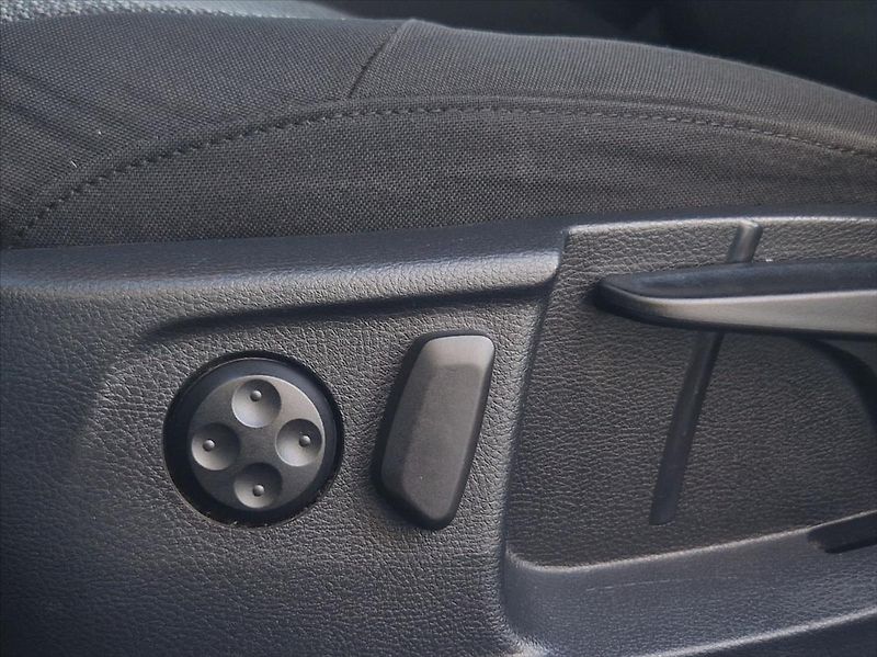 Volkswagen Passat 1,4 TSI DSG AUTOAC SENZOR TAŽN - fotka 37 z 37