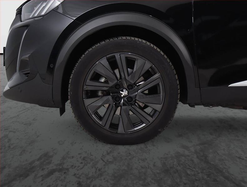 Peugeot 2008 (2021) GT 50 kWh, SoH 87%, Automat - fotka 15 z 23