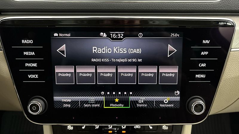 Škoda Superb 2.0 TDI DSG 4x4 Style Combi - fotka 11 z 34