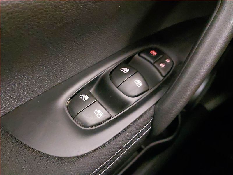 Nissan Qashqai (2017) N-Connecta 1.2 DIG-T, Navi - fotka 18 z 21