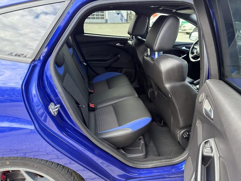 Ford Focus ST 2.0 EB 184 kW xenon, servis - fotka 10 z 25