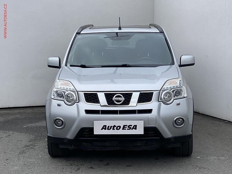 Nissan X-Trail (2011) 2.0 dCi 4x4, AT, xenon - fotka 2 z 17