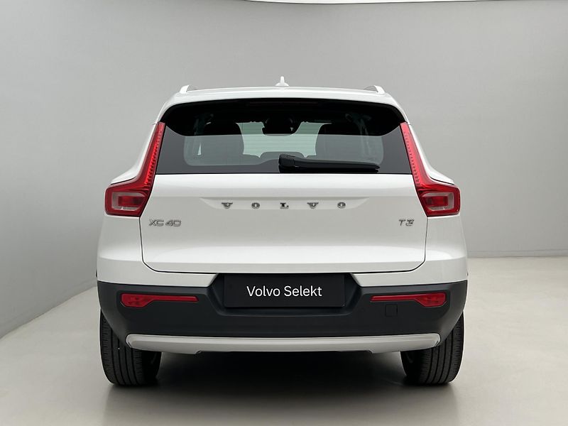 Volvo XC40 T3 MOMENTUM AUT 1. maj. - fotka 12 z 45