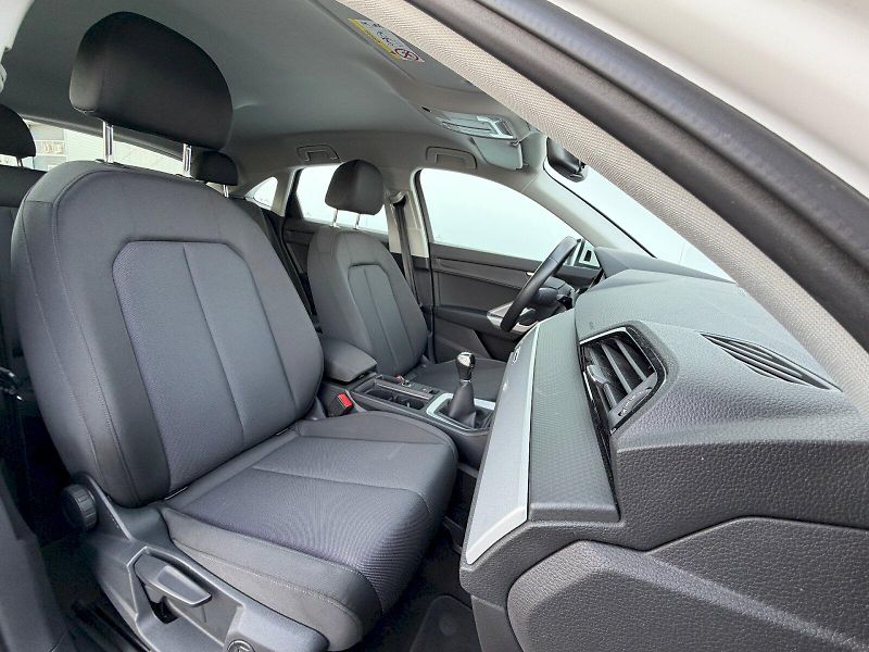 Audi Q3 (2023) 35 TFSI 110kW - fotka 30 z 35