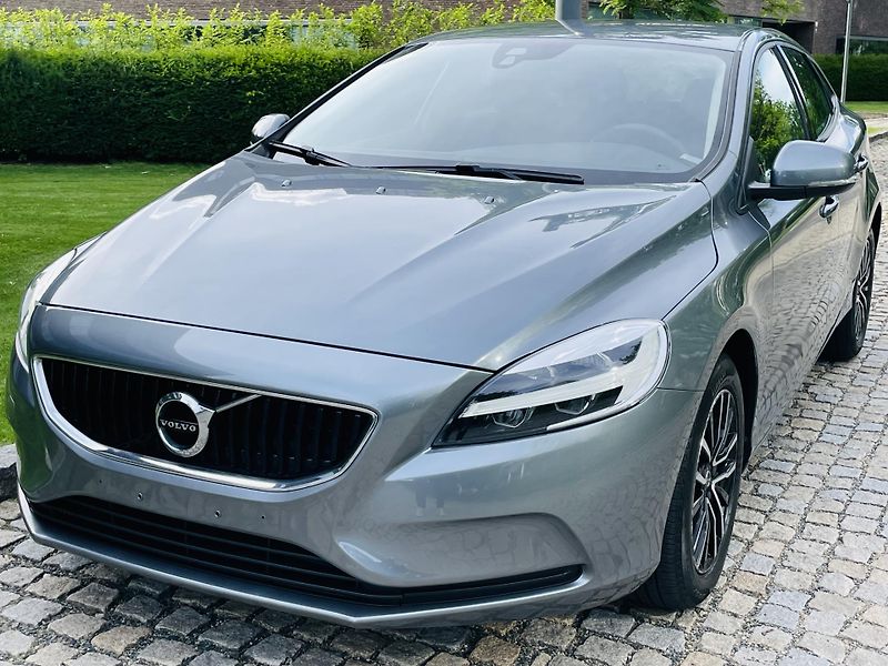 Volvo V40 2.0i MANUÁL KAMERA SERVISKA - fotka 3 z 45