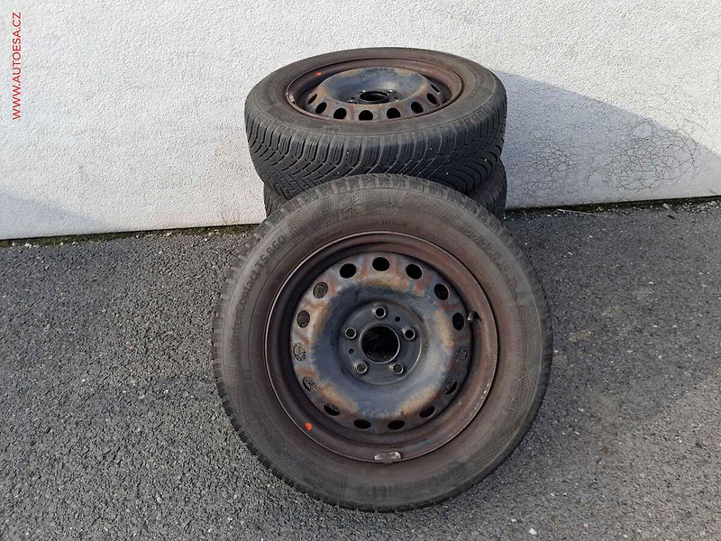 Hyundai ix20 (2012) 1.6i, 1.maj,ČR, AC. STK6/28 - fotka 17 z 17