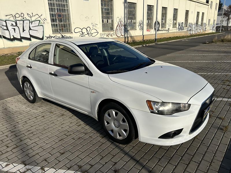 Mitsubishi Lancer 1.6 i MIVEC Sportback - fotka 21 z 39
