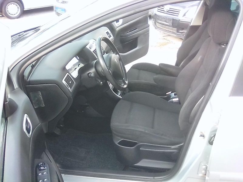 Peugeot 307 (2007) 2.0i 16V  SW , závěs - fotka 16 z 33