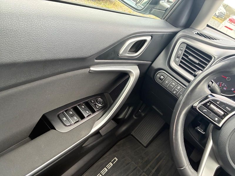 Kia Ceed (2023) TOP 1.5T-GDI 118kW CZ DPH - fotka 11 z 11