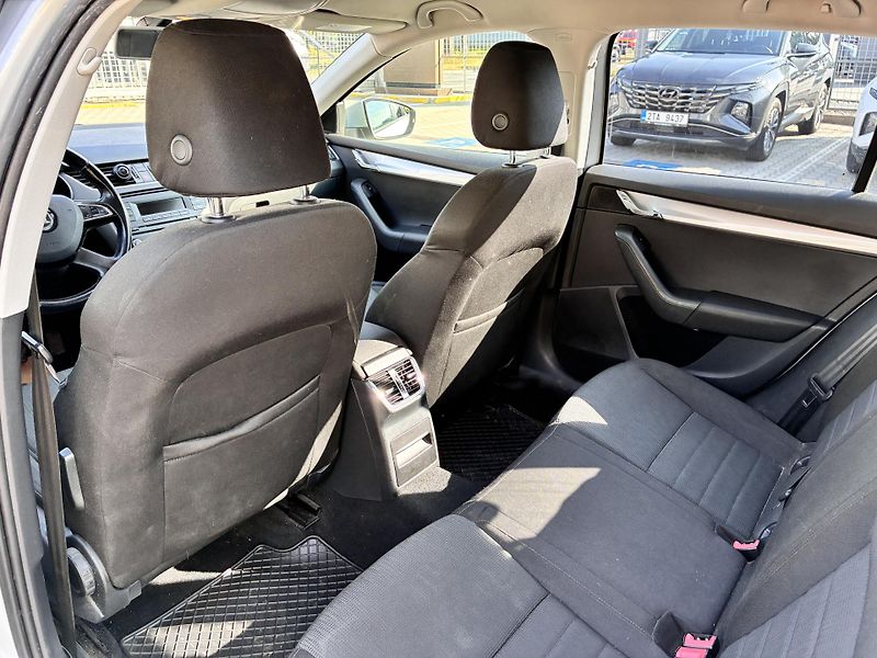 Škoda Octavia Kombi 1.6TDi 77kW 4x4 ELEGANCE - fotka 12 z 26
