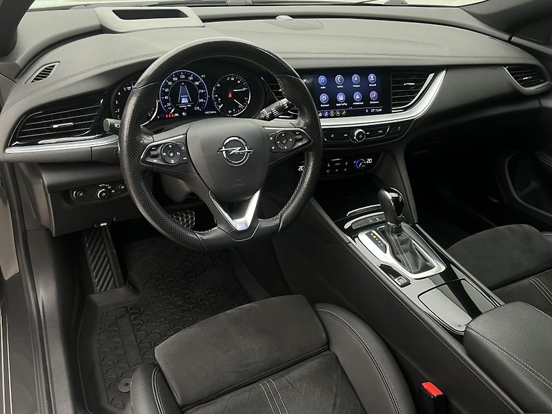 Opel Insignia 2.0 D 4x4 AUT CZ - fotka 4 z 40
