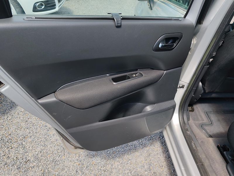 Peugeot 5008 1.6 HDI  - fotka 12 z 20