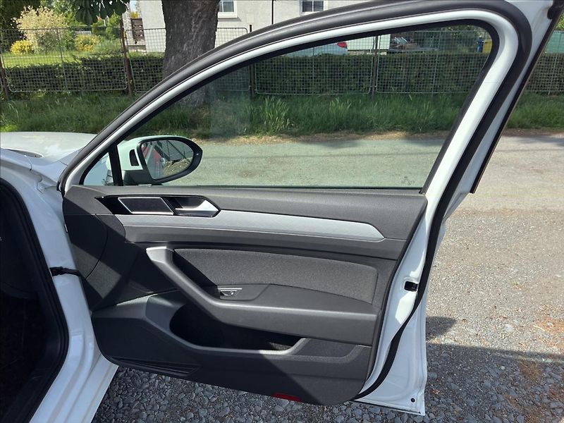 Volkswagen Passat 2,0 TDi DSG DPH  Webasto,Kamer - fotka 28 z 50