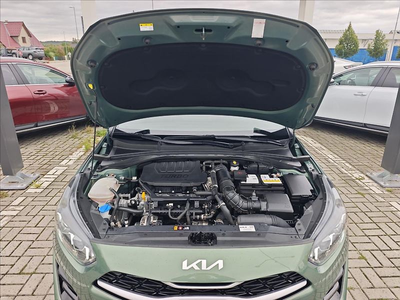 Kia Ceed 1,5 T-GDI 7DCT automat  GT-Lin - fotka 20 z 25