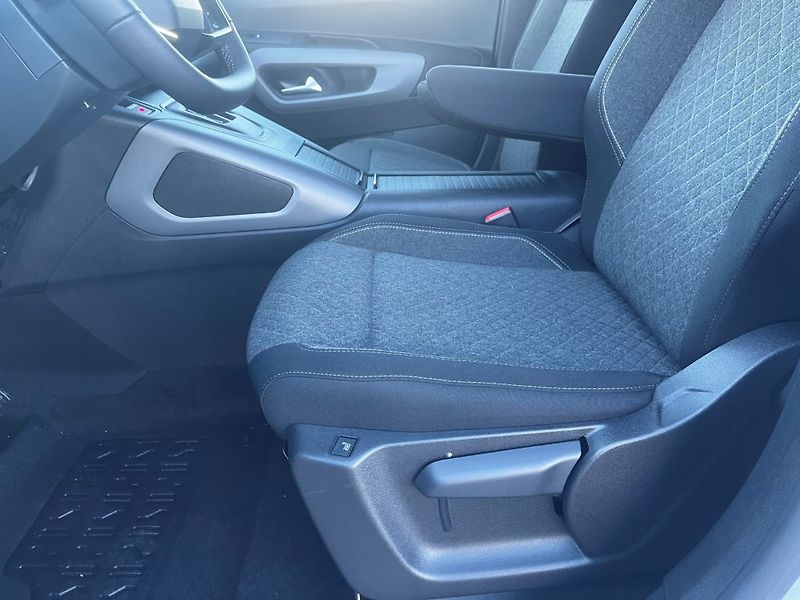 Opel Combo (2025) ELEGANCE PLUS XL 1.5D(96KW)AT8 - fotka 11 z 14