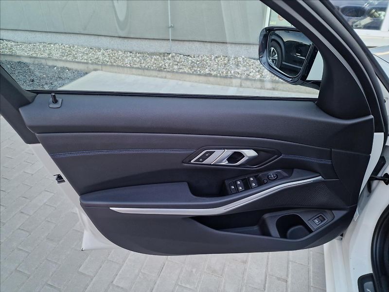 BMW Řada 3 320d xDrive,M Sport,ČR,1.Maj. - fotka 37 z 50