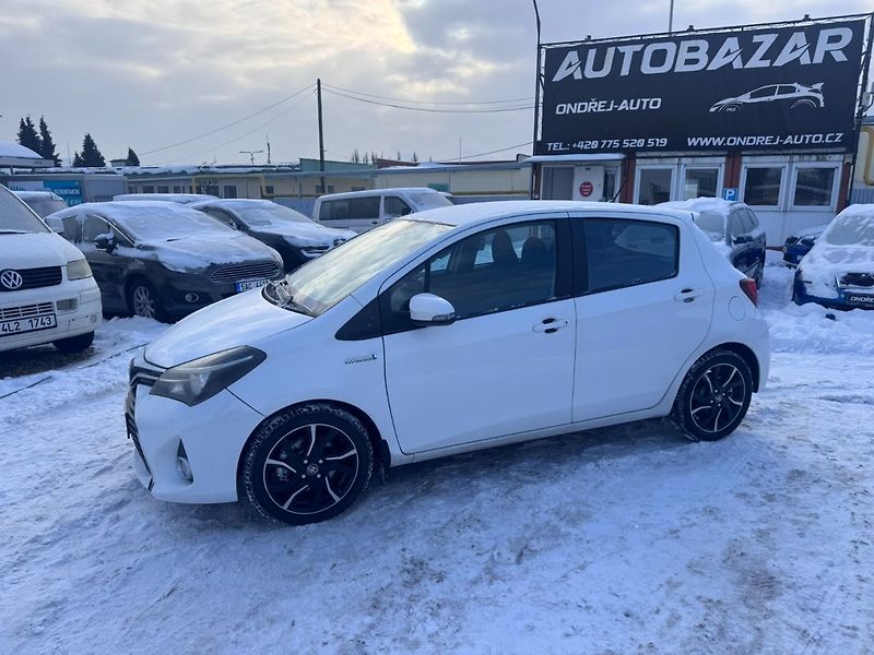 Toyota Yaris (2016) HYBRID 1,5 54 KW STK AUTOMAT - fotka 2 z 38