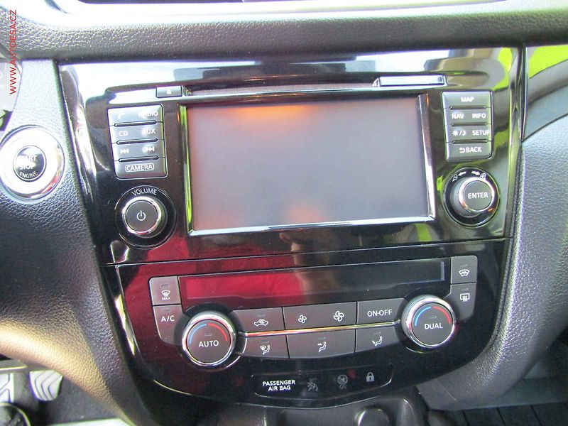 Nissan Qashqai (2016) 1.6DIG-T, ČR, AC, kamera - fotka 13 z 18