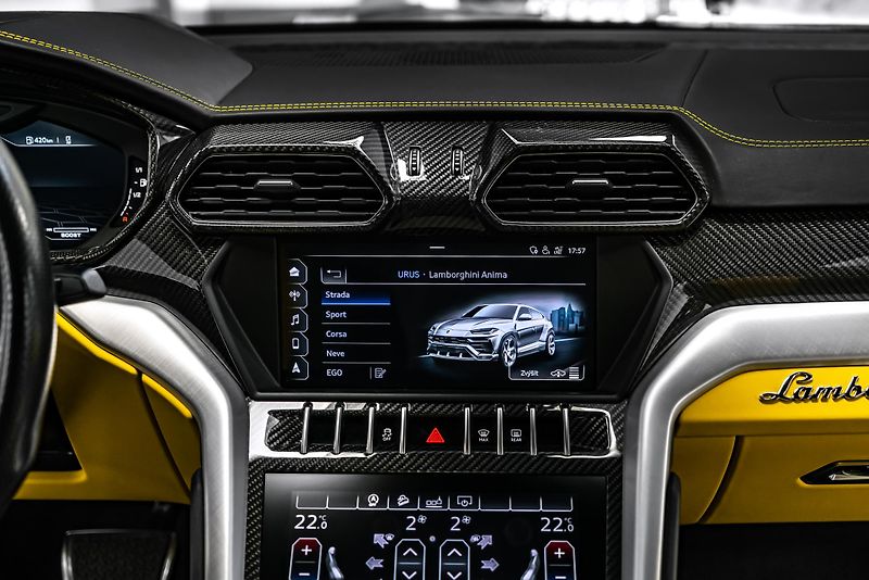Lamborghini Urus B&O/360/PANO/KARBON/MASÁŽ/ - fotka 18 z 28