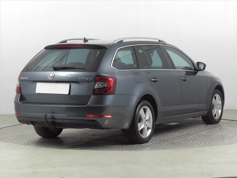 Škoda Octavia (2019) 2.0 TDI, Automat, Navi - fotka 5 z 19