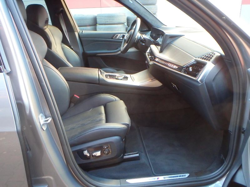 BMW X7 (2025) xDrive40d, INDIVIDUAL,xOffroad - fotka 24 z 30