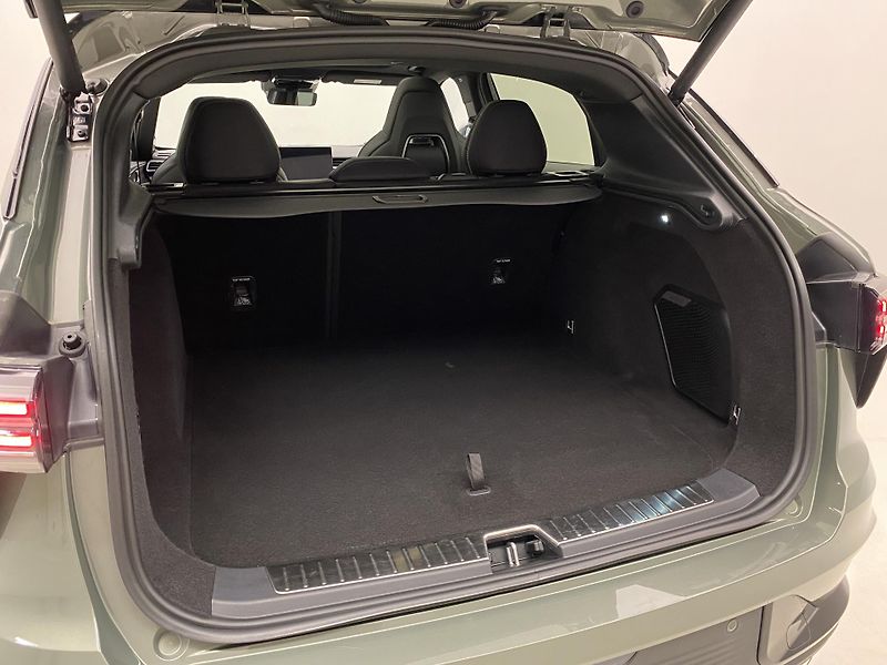 Lynk & Co 01 MORE PHEV AUT CZ 1.maj - fotka 5 z 95
