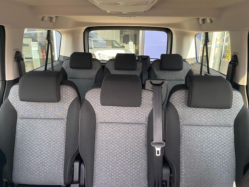 Peugeot Traveller (2026) Active L2 2.2 BlueHDi 180 EAT8 - fotka 30 z 31