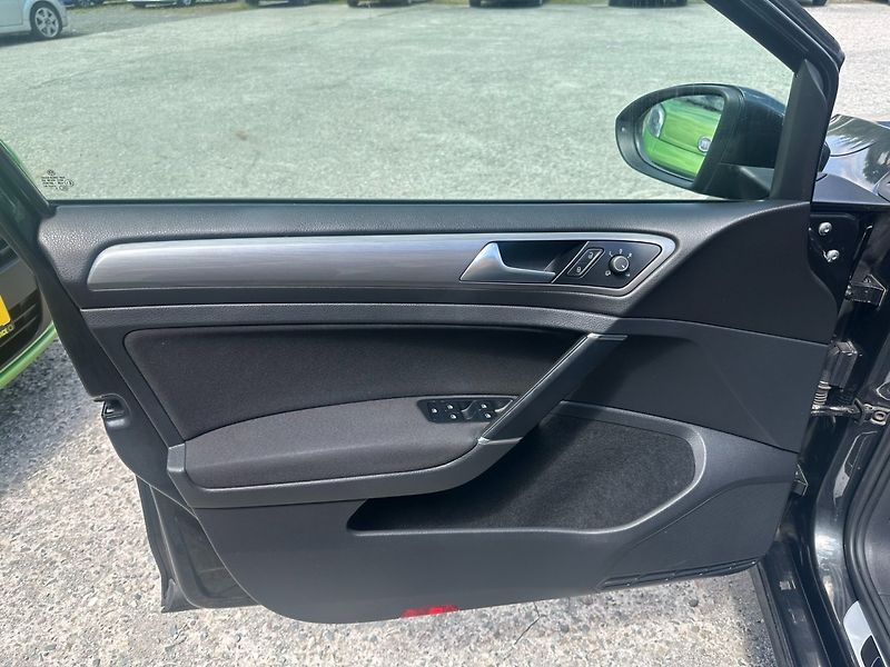 Volkswagen Golf 1.2TSi 63kW/Tempomat/Výhřev - fotka 12 z 23