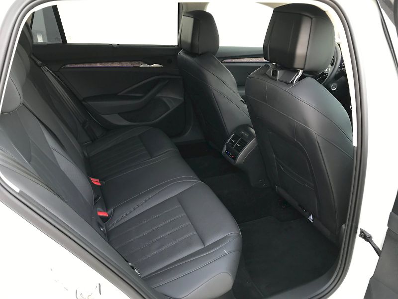 Škoda Superb (2025) COMBI L K TD 142/2.0 A7A - fotka 12 z 29