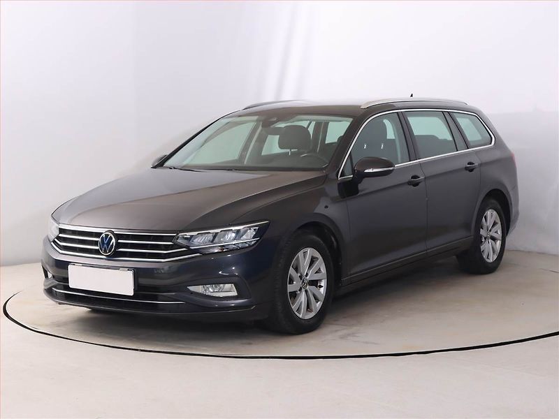 Volkswagen Passat (2020) Business 2.0 TDI, Automat - fotka 2 z 21