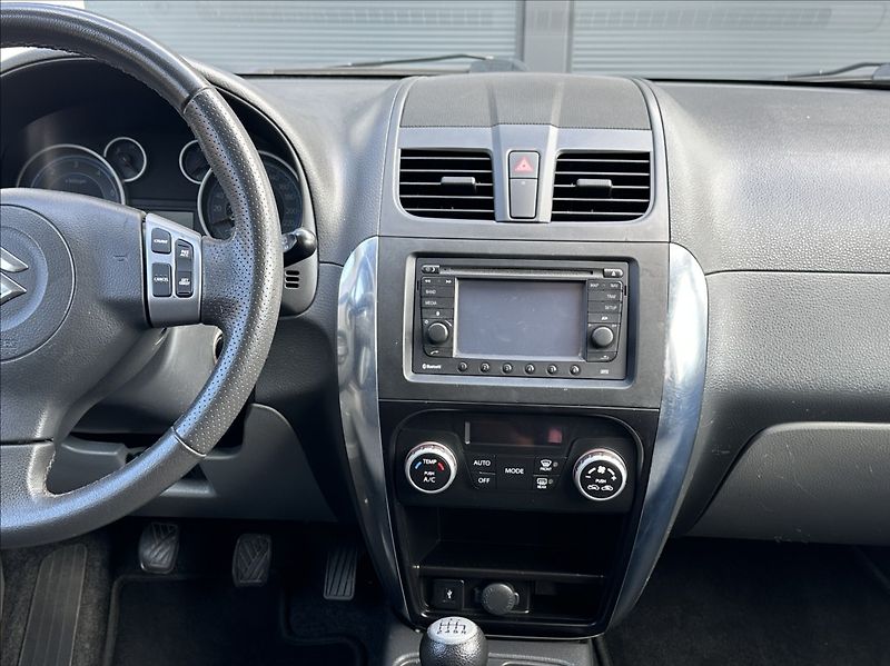 Suzuki SX4 2,0 DDiS 135PS  Style 4x4 - fotka 25 z 51