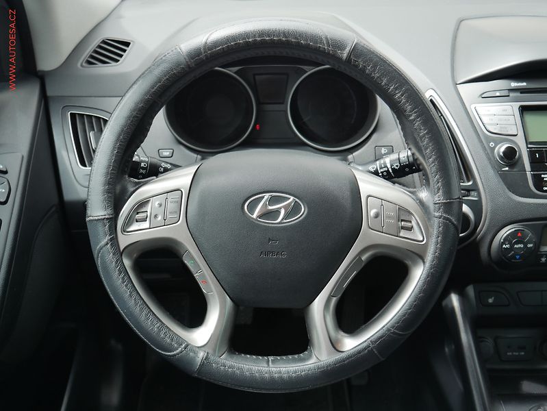 Hyundai ix35 (2012) 2.0 CRDi, ČR, AC, TZ, park - fotka 11 z 23