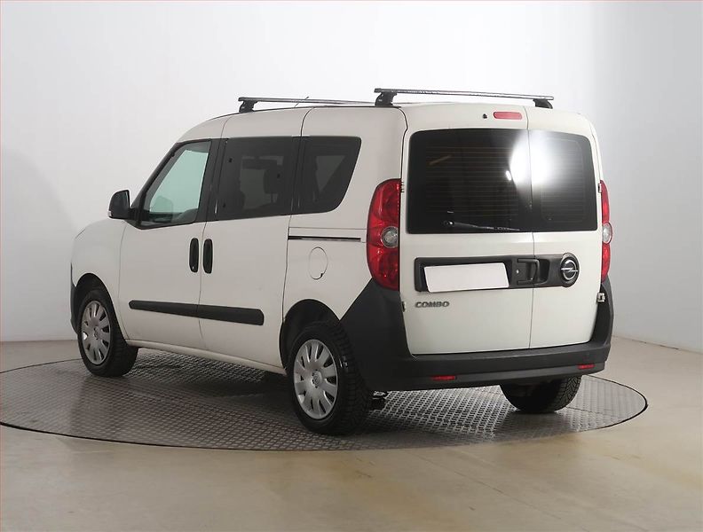 Opel Combo (2018) 1.4 16V, 5Míst, SR, 1Maj, DPH - fotka 4 z 15