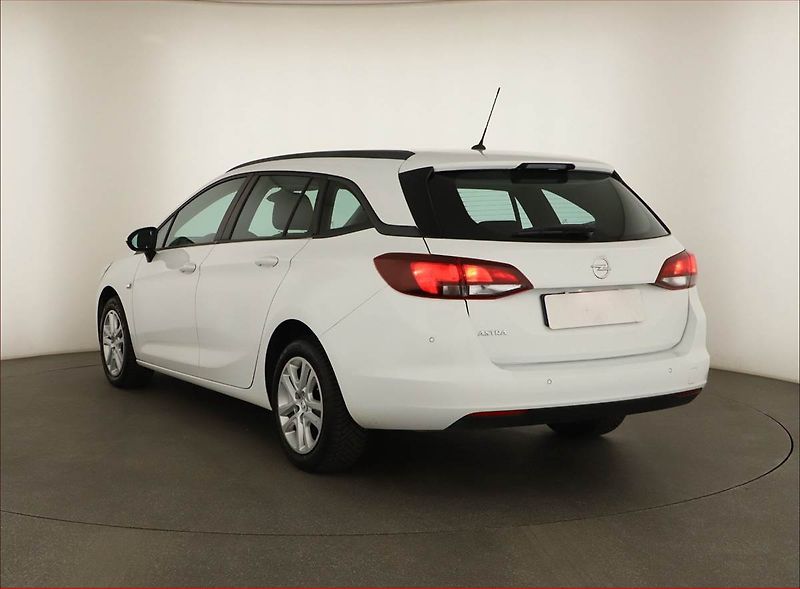 Opel Astra (2019) 1.4 T, Tempomat, Park. senzory - fotka 4 z 12