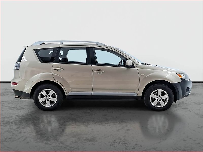 Mitsubishi Outlander (2009) 2.2 DI-D, 4X4, 7 míst, Tažné - fotka 6 z 15