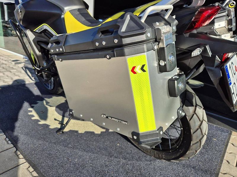 QJ Motor (2025) SVT 650 X (2025) – 1. majitel, - fotka 14 z 20