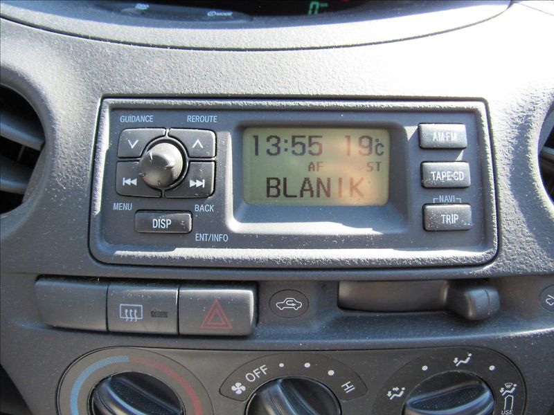 Toyota Yaris 1,0 i Terra VVT-i - fotka 15 z 22