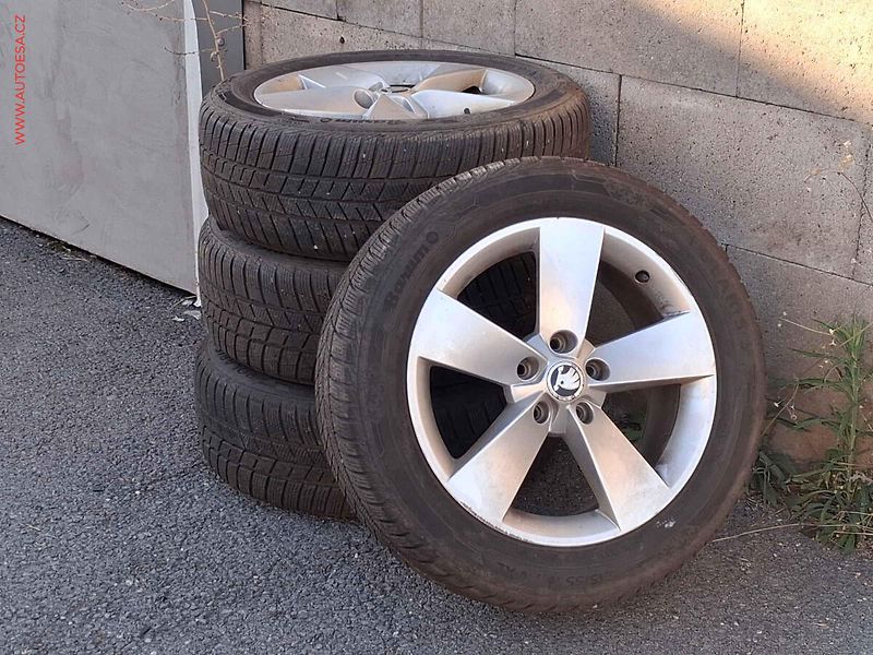 Škoda Karoq (2017) 2.0TDI 4x4, ČR, DSG, navi - fotka 18 z 18