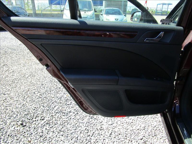 Škoda Superb 2.0TDi DSG, Elegance - fotka 33 z 46