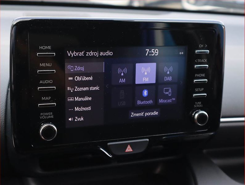 Toyota Yaris (2021) Life 1.5 VVT-i Hybrid, Automat - fotka 17 z 19