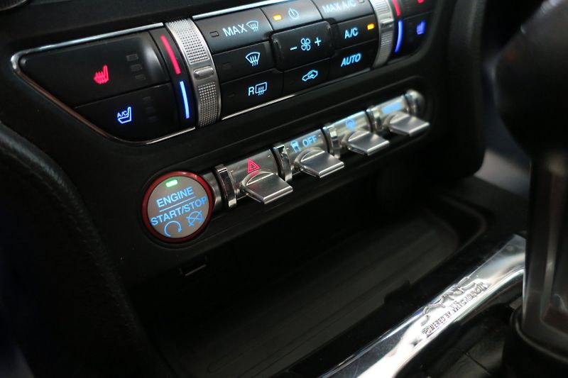 Ford Mustang (2015) 5.0 Ti-VCT V8 GT 50 automat - fotka 36 z 48