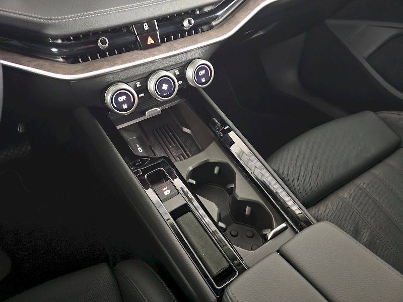 Škoda Superb (2025) 2.0TDI 110kW Laurin a Klement - fotka 17 z 32