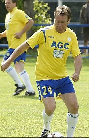 Dnes již bývalý prvoligový fotbalista Antonín Rosa byl majitelem vozu Renault Fuego. Na snímku při utkání staré gardy FK Teplice., zdroj: Deník/František Bílek