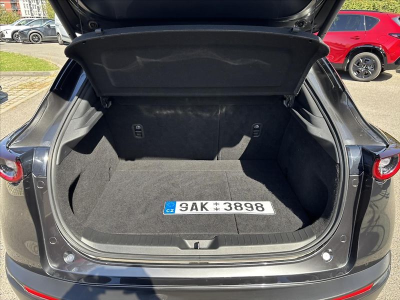 Mazda CX-30 2,0 i 137 4x4 AT GT Plus TAŽNÉ - fotka 13 z 50