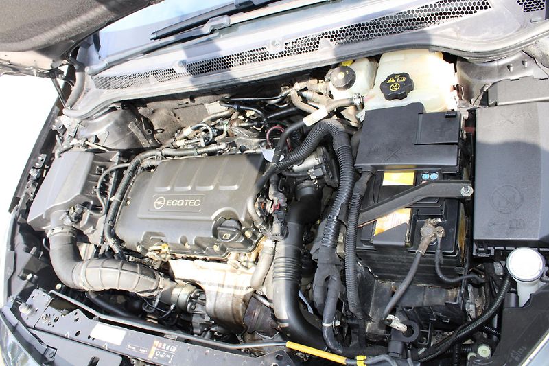 Opel Astra (2011) 1,4i KLIMA TEMPOMAT EL.OKNA - fotka 16 z 16