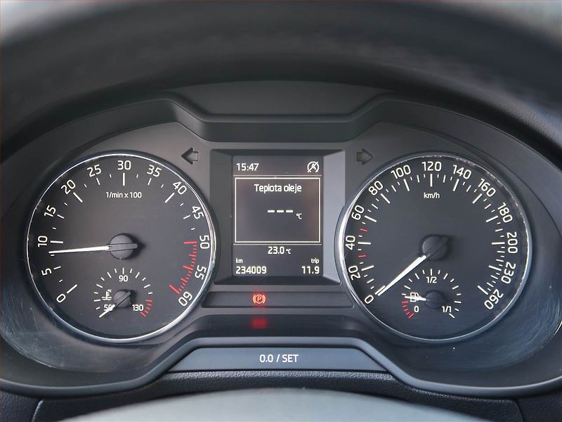 Škoda Octavia (2014) Ambition 1.6 TDI, Tempomat - fotka 11 z 17